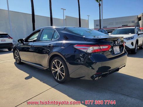 Certified 2018 Toyota Camry SE image 5