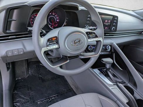 Certified 2022 Hyundai Elantra SEL image 9
