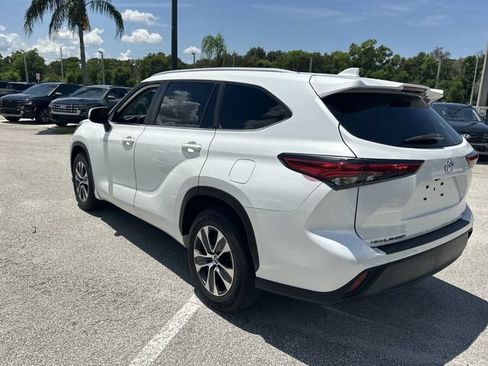 Used 2023 Toyota Highlander XLE FWD image 8
