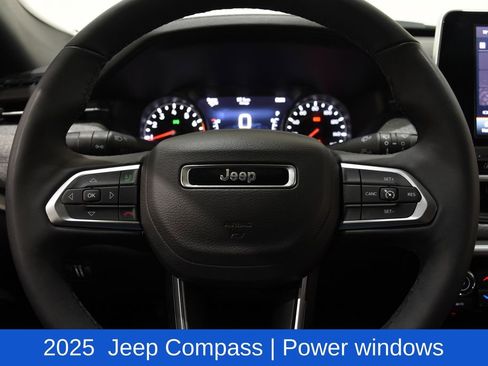 Used 2025 Jeep Compass Latitude w/ Sun & Sound Group AWD/4WD image 11