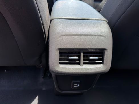 Used 2022 Chevrolet Equinox LT FWD image 21