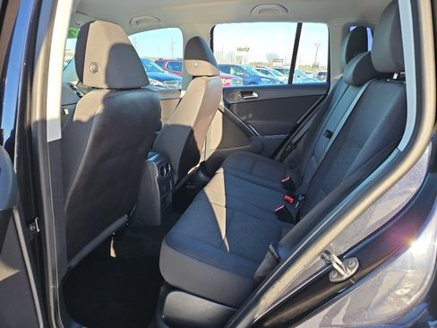 Used 2017 Volkswagen Tiguan S image 12