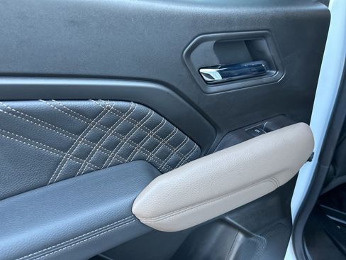 Certified 2025 GMC Canyon Denali AWD/4WD image 18