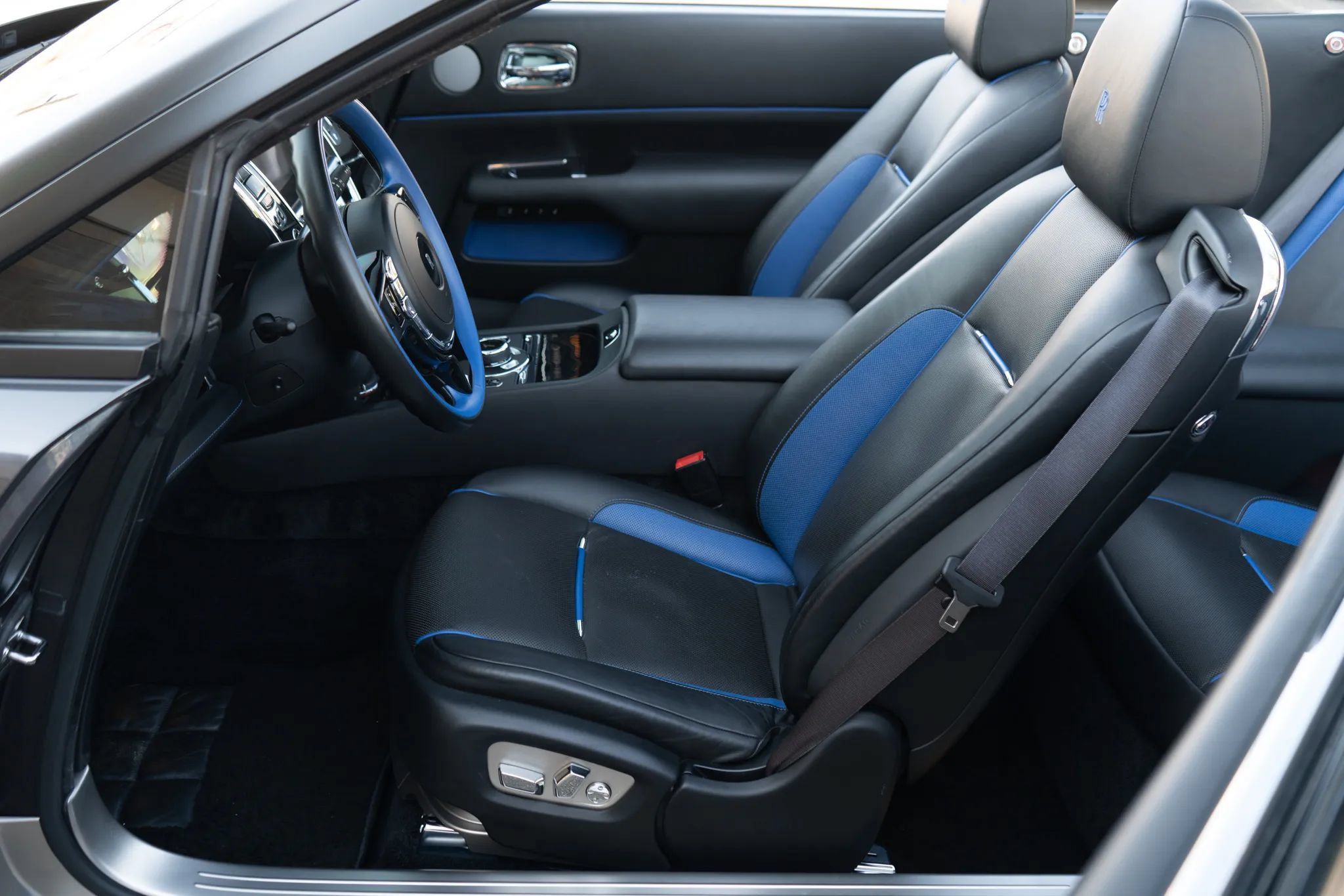 Used 2017 Rolls-Royce Dawn RWD image 16