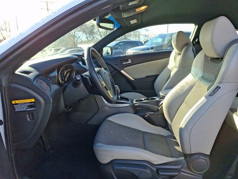 Used 2016 Hyundai Genesis 3.8 image 14