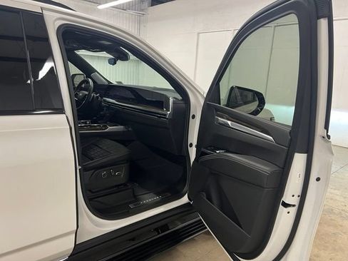 Used 2025 Cadillac Escalade Sport Platinum AWD/4WD image 15
