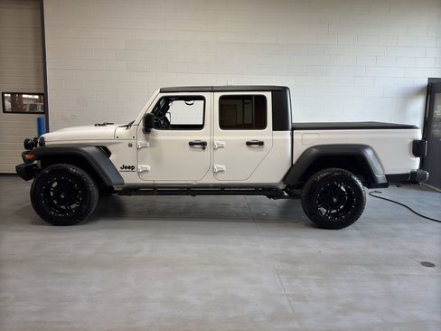 Used 2020 Jeep Gladiator Sport w/ Quick Order Package 23S AWD/4WD image 2
