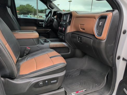 Used 2022 Chevrolet Silverado 2500 High Country w/ Z71 Off-Road Package image 13