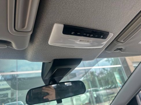 Used 2022 Nissan Kicks S FWD image 7