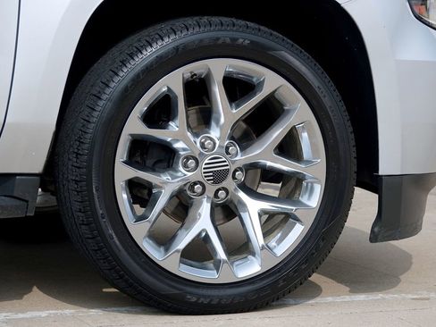 Used 2020 Chevrolet Suburban LT RWD image 31