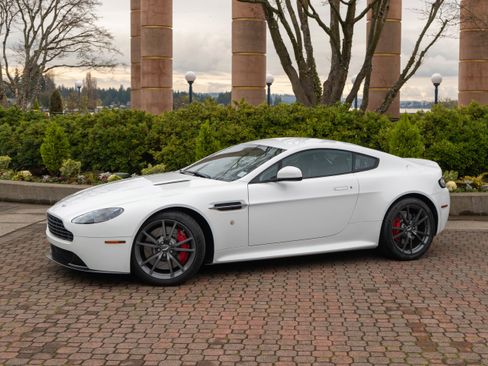 Used 2015 Aston Martin V8 Vantage GT image 34