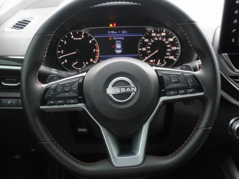 Used 2025 Nissan Altima 2.5 SR w/ SR Premium Package image 12