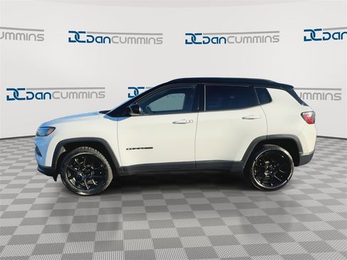 Used 2022 Jeep Compass Altitude w/ Convenience Group image 5