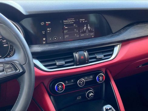 Used 2020 Alfa Romeo Stelvio RWD image 7