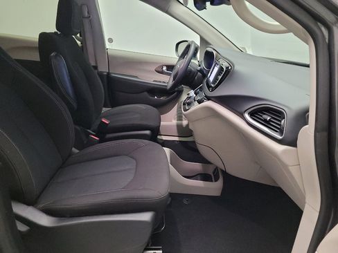 Used 2023 Chrysler Voyager LX FWD image 21