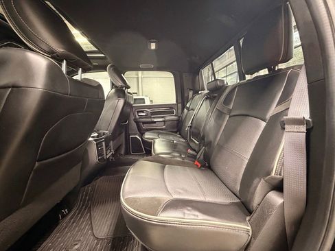 Used 2019 RAM 2500 Laramie w/ Black Appearance Package AWD/4WD image 17