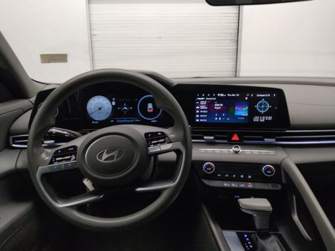 Used 2024 Hyundai Elantra SEL FWD image 22