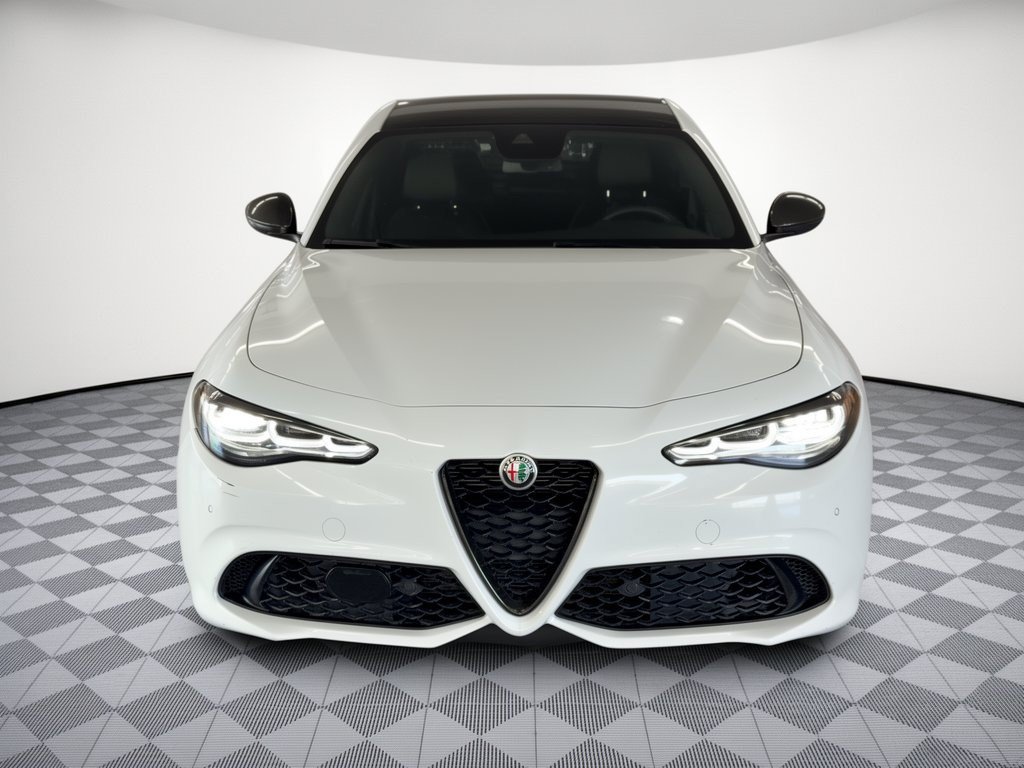 Used 2024 Alfa Romeo Giulia Veloce RWD image 6