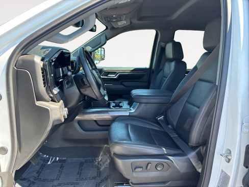 Used 2024 Chevrolet Silverado 2500 LTZ w/ LTZ Convenience Package image 16