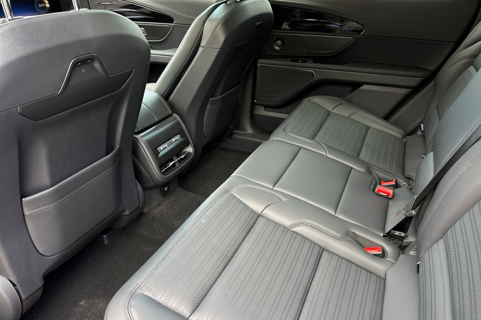 New 2026 Lincoln Nautilus Reserve w/ Jet Appearance Package AWD/4WD image 11