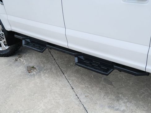 Used 2018 Ford F250 Lariat w/ Chrome Package image 28