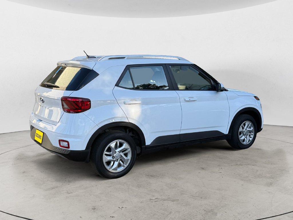 Used 2023 Hyundai Venue FWD image 5