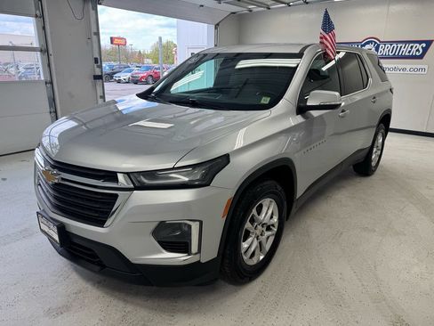 Used 2022 Chevrolet Traverse LS AWD/4WD image 2