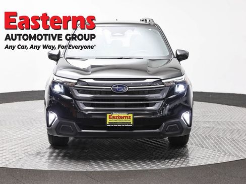 Used 2025 Subaru Forester Premium AWD/4WD image 2