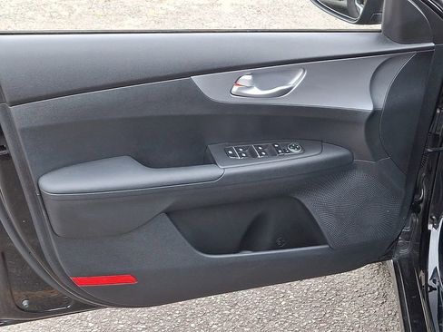 Certified 2022 Kia Forte LXS w/ LXS Technology Package FWD image 12