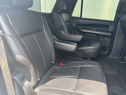 Used 2020 Ford Expedition XLT w/ Equipment Group 202A RWD image 33