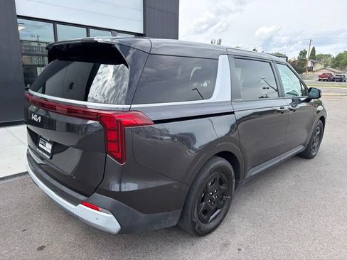 Used 2025 Kia Carnival FWD image 9