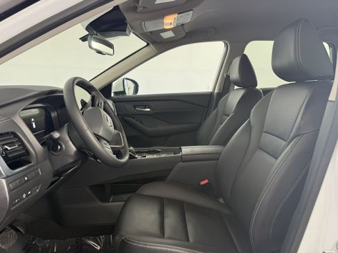 Used 2026 Nissan Rogue SL FWD image 14