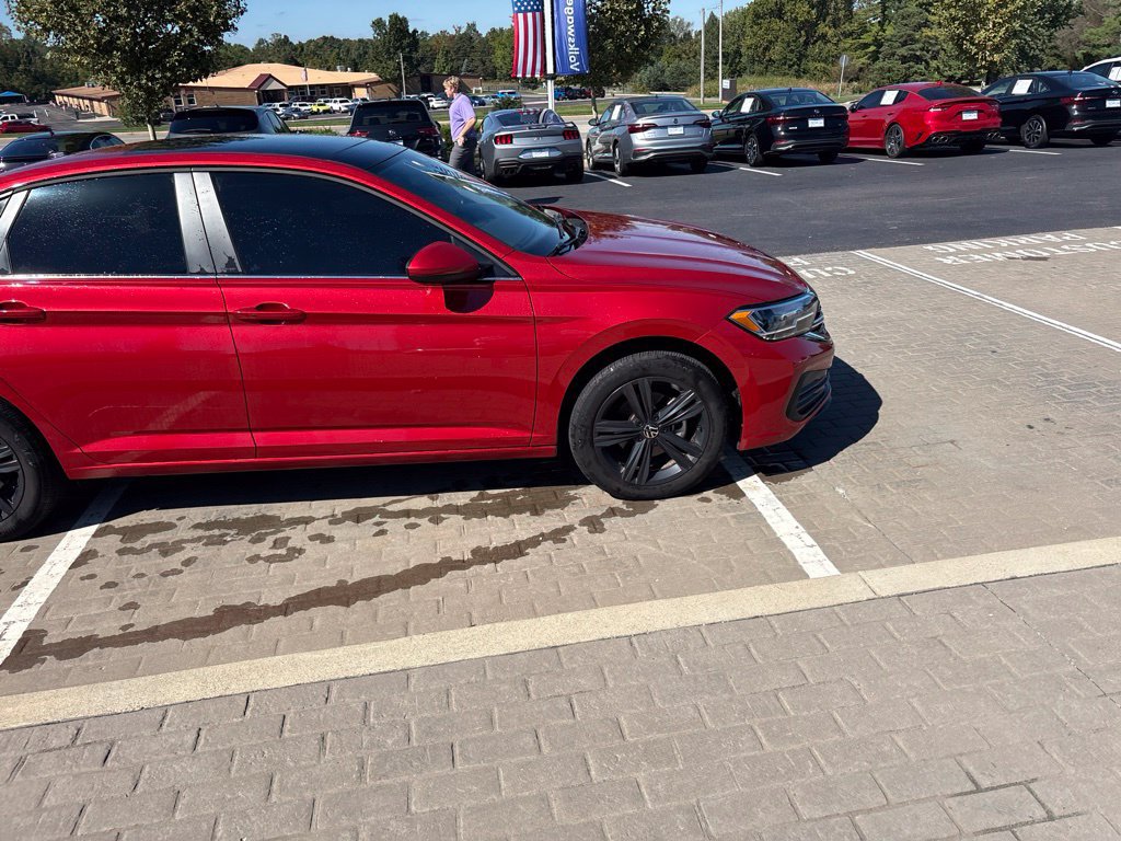 Used 2024 Volkswagen Jetta SE FWD image 14