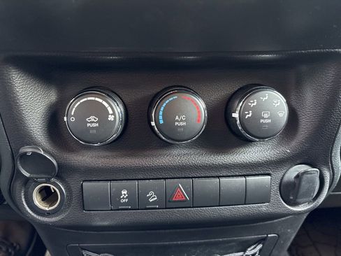 Used 2018 Jeep Wrangler Unlimited Sport image 17