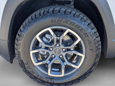 New 2026 Chevrolet Equinox ACTIV image 9