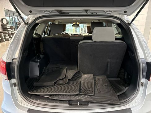 Used 2017 Hyundai Santa Fe SE AWD/4WD image 12
