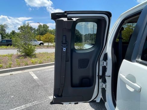 Used 2025 Nissan Frontier SV RWD image 51