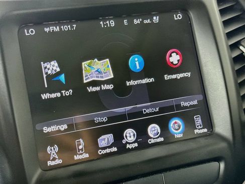 Used 2016 Jeep Cherokee Limited w/ Luxury Group FWD image 16