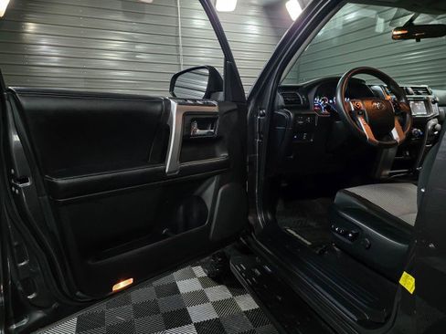 Used 2018 Toyota 4Runner SR5 w/ Wilderness Package image 29