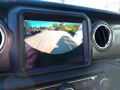 Used 2023 Jeep Wrangler Unlimited Rubicon 4xe w/ Cold Weather Group AWD/4WD image 15
