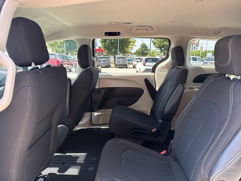 Used 2023 Chrysler Voyager LX FWD image 26
