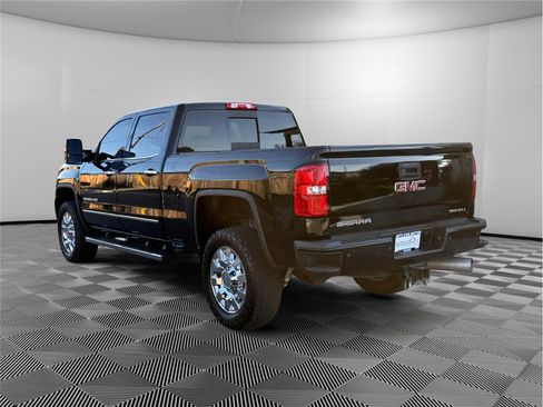 Used 2018 GMC Sierra 2500 Denali w/ Duramax Plus Package AWD/4WD image 3