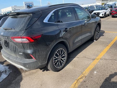 Used 2025 Ford Escape SE image 15