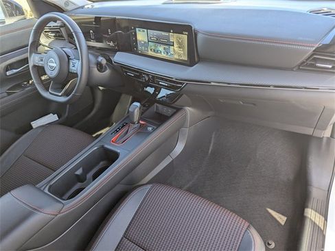 Certified 2025 Nissan Kicks SR image 17