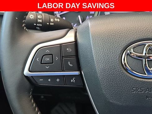 Used 2022 Toyota Highlander XLE FWD image 22