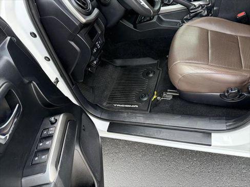 Certified 2019 Toyota Tacoma Limited AWD/4WD image 13