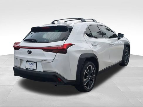 Used 2022 Lexus UX 200 w/ Accessory Package (Z2) FWD image 4