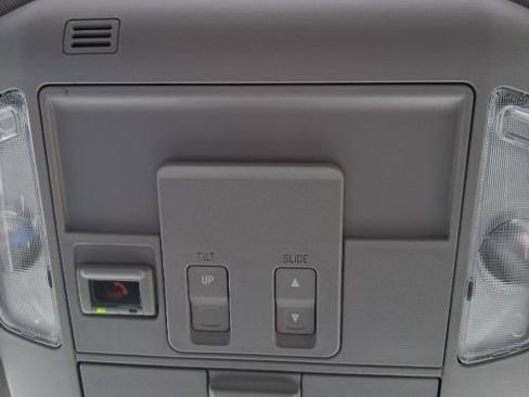 Used 2021 Toyota Tundra Platinum image 32