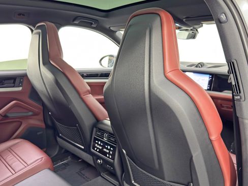 Used 2025 Porsche Cayenne S image 39