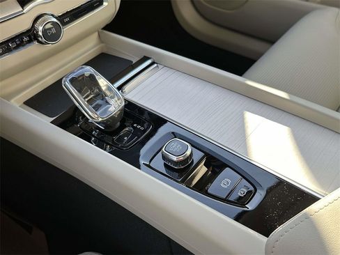 New 2026 Volvo XC60 B5 Ultra w/ Protection Package Premier image 6